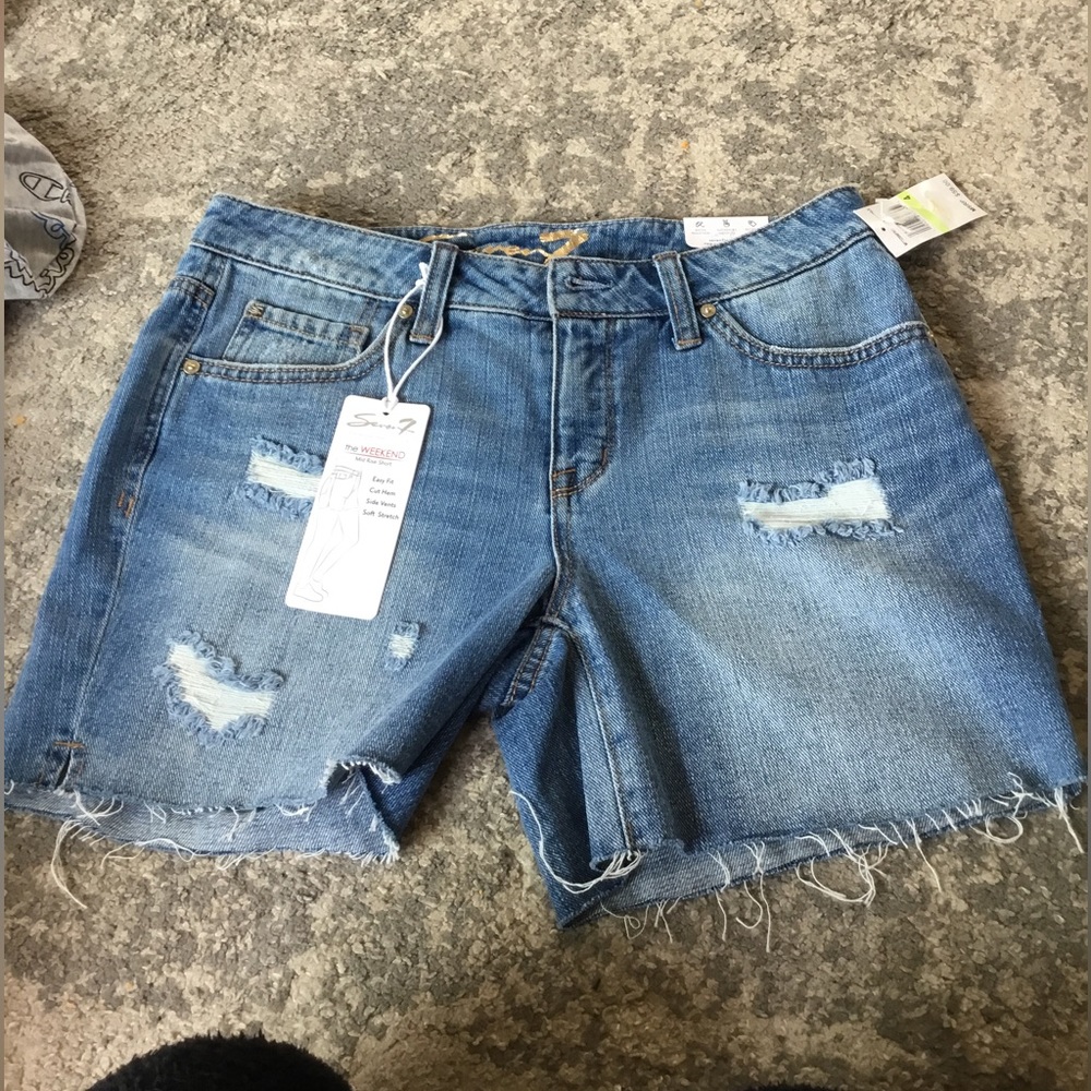 Seven 7 Women’s Shorts Weekend mid-rise denim jean distressed  Size 4